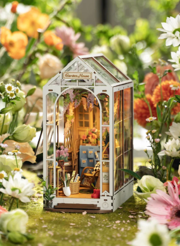 DIY Book Nook: Garden House
